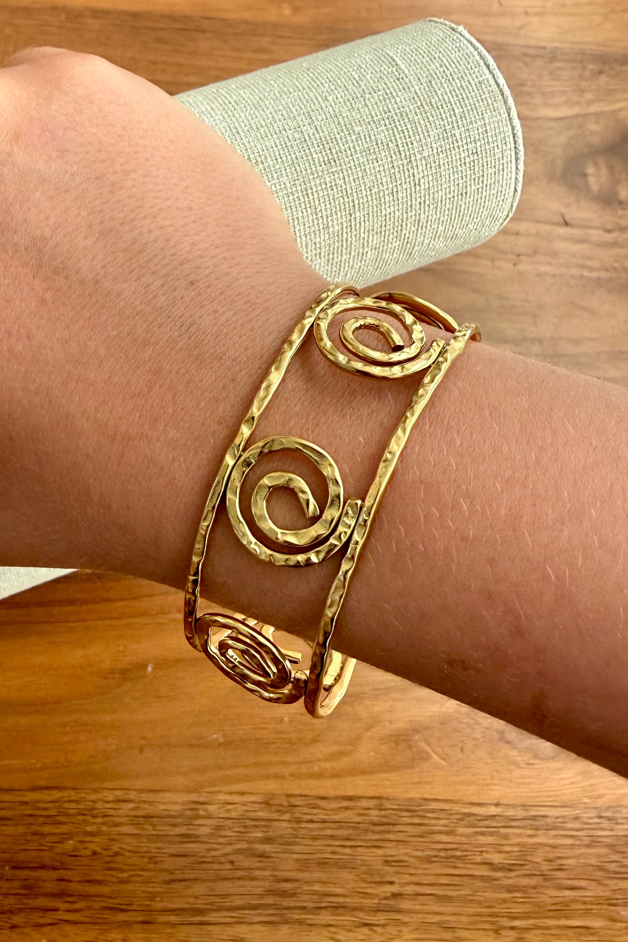 Gouden Spiraal Bangle Armband