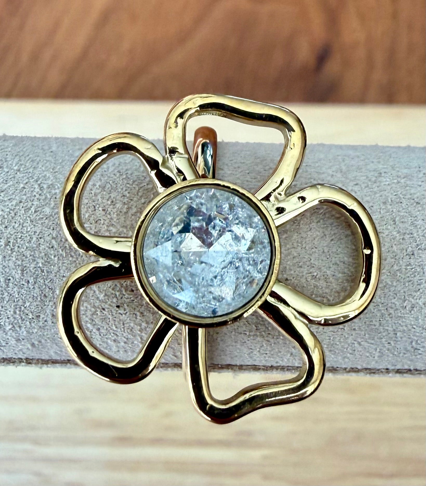 Gouden Bloem Ring met Blauwe Kristal